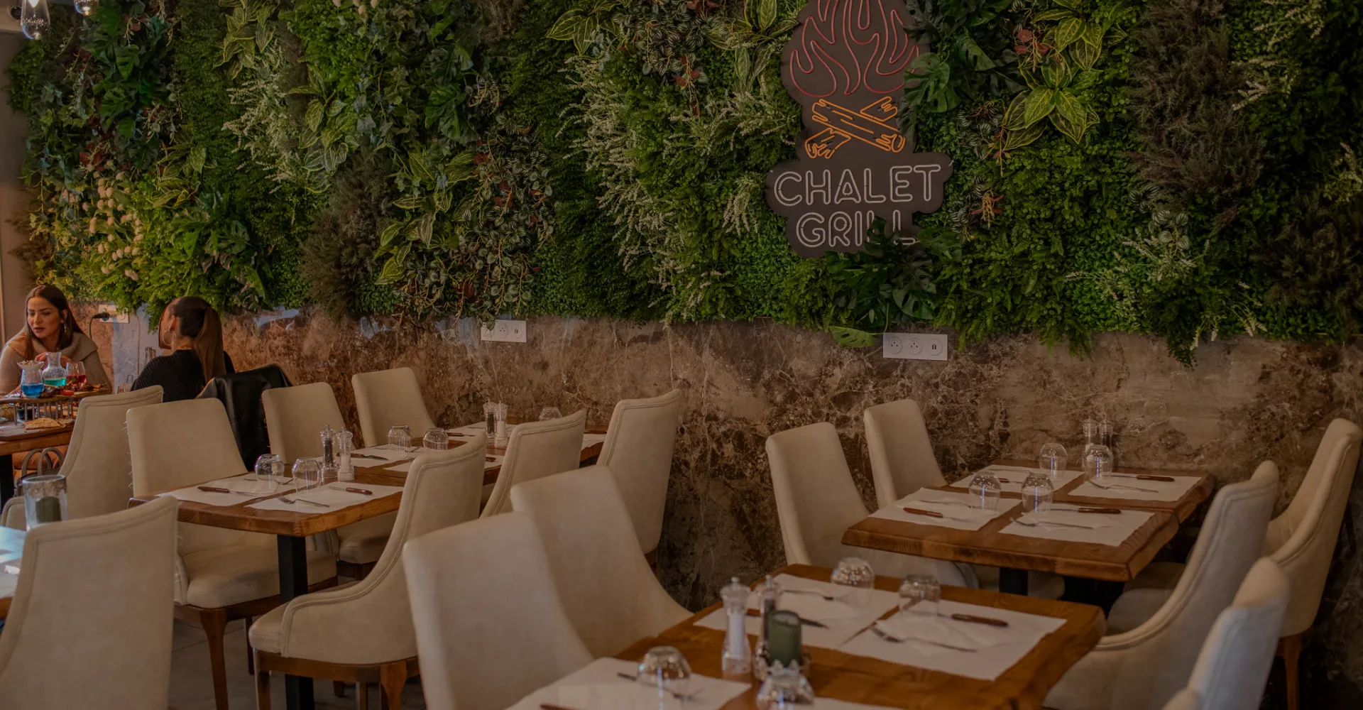 Intérieur de la salle du restaurant