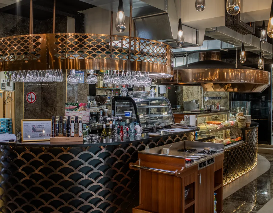 Intérieur de la salle du restaurant